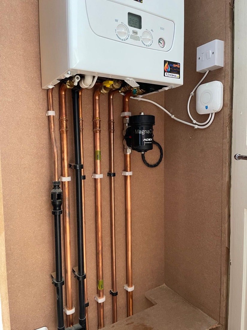 A new Baxi combi boiler and neatly finished copper pipework, installed by 123-Gas